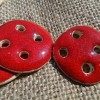 Ceramiczne czerwone guziczki 