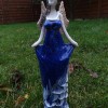 Gliniany ceramiczny anioł w niebieskiej  sukni